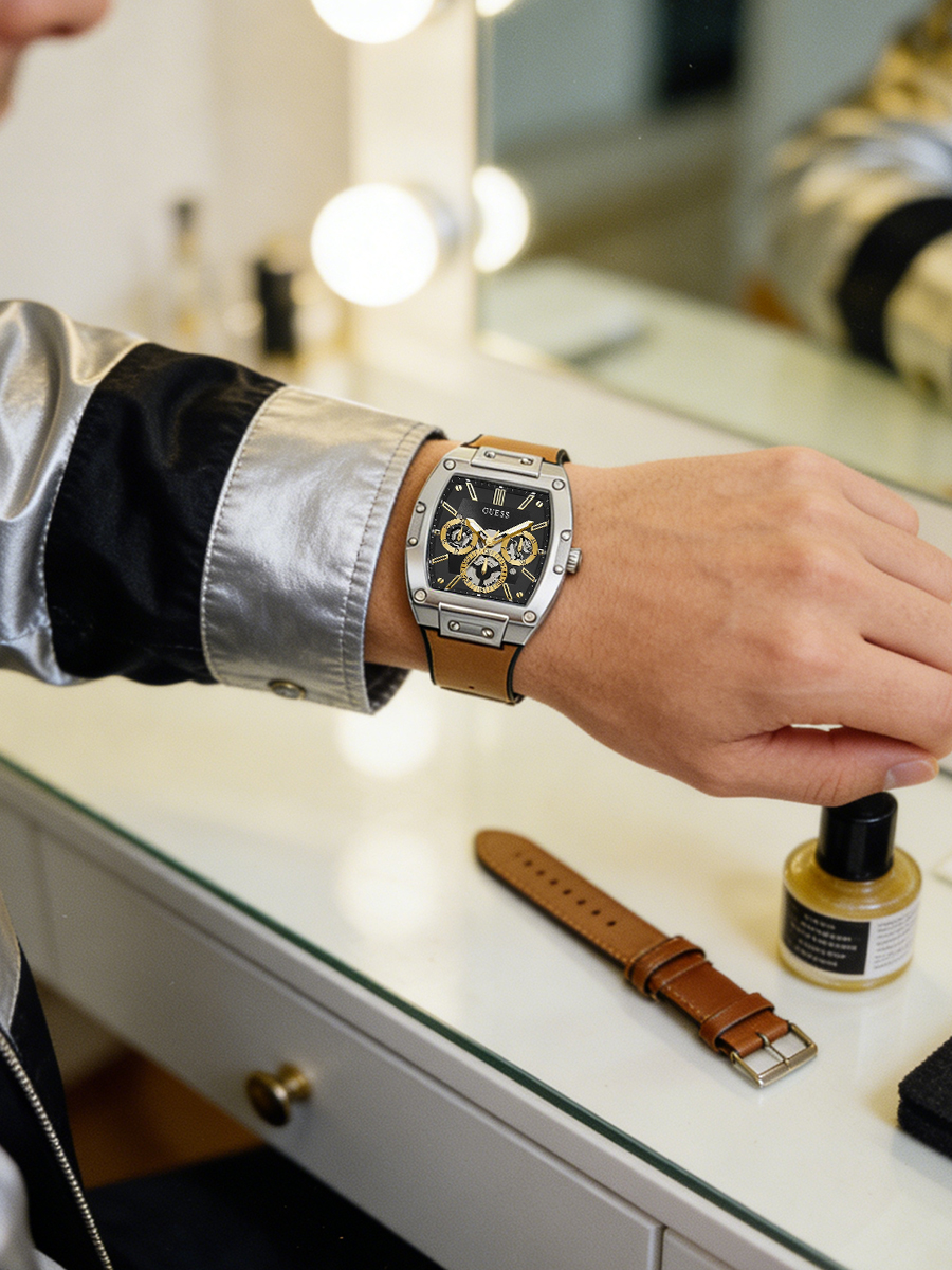 GUESS Men's Tonneau Watch Blac - đánh giá và giá Smartwatch Guess